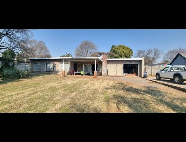 5 BEDROOM HOUSE FOR SALE IN WIERDA PARK